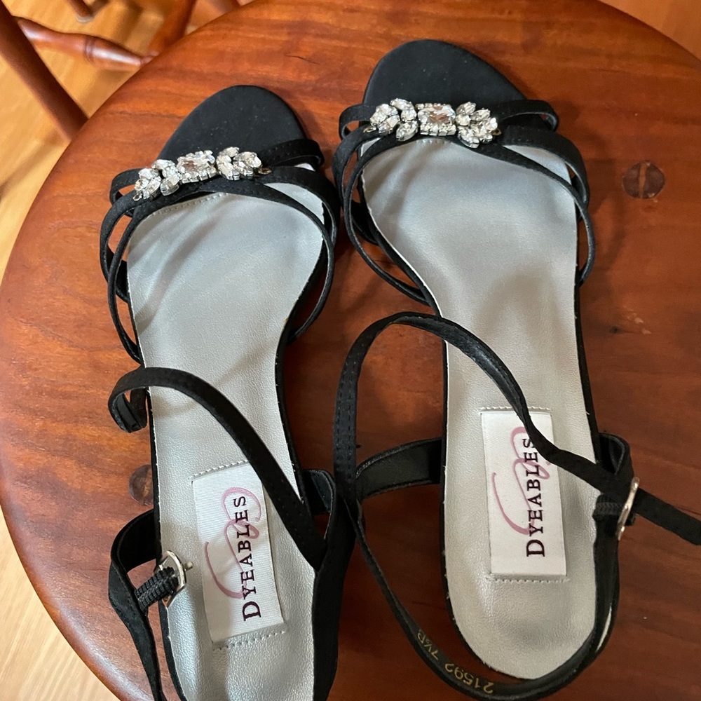 NWOT Dyeables women’s Penelope ankle strap kitten heels size 7 1/2